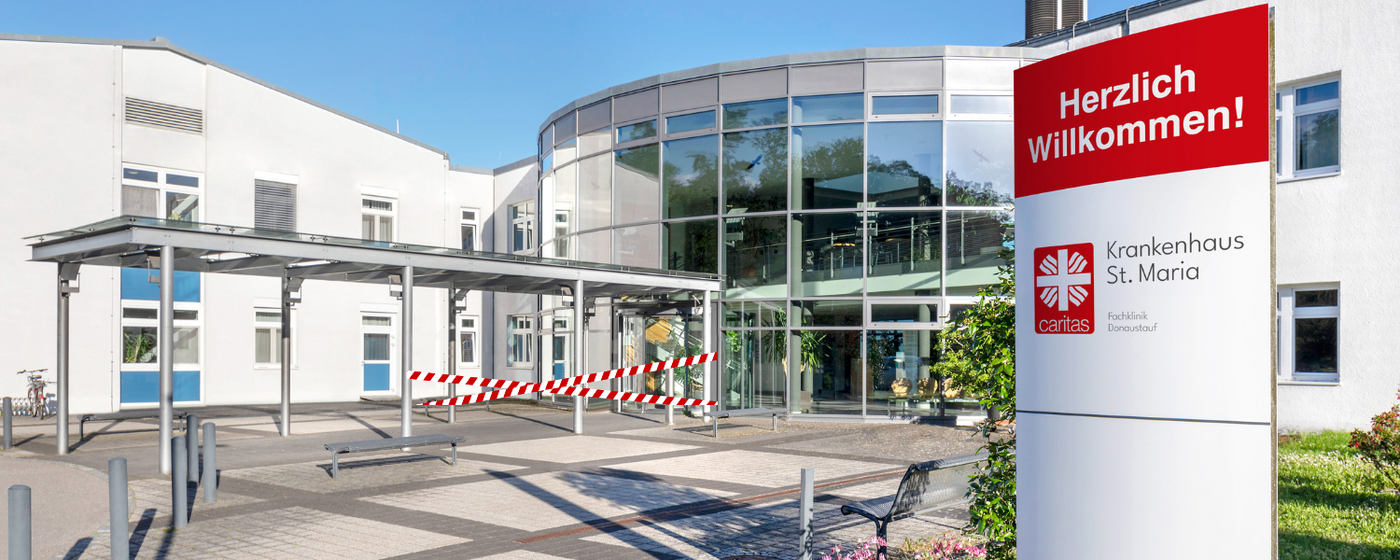 Haupteingang abgesperrt mit Flatterband