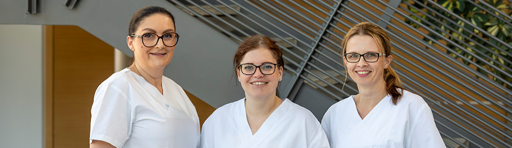 Drei Pflegerinnen der Klinik Donaustauf